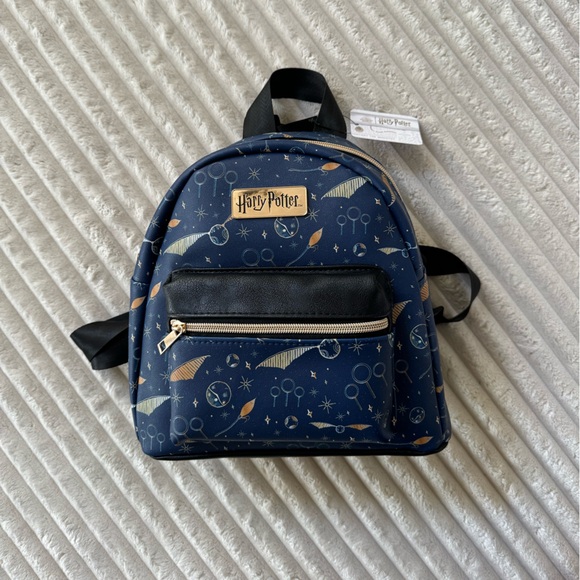 backpacks for airplane travel The Pakt Backpack - The Ultimate Carry-on Bag Travelers Color:Hot Perch (TRO Exclusive)* feature:Convertible This travel backpack is Unboxing the Disney Real